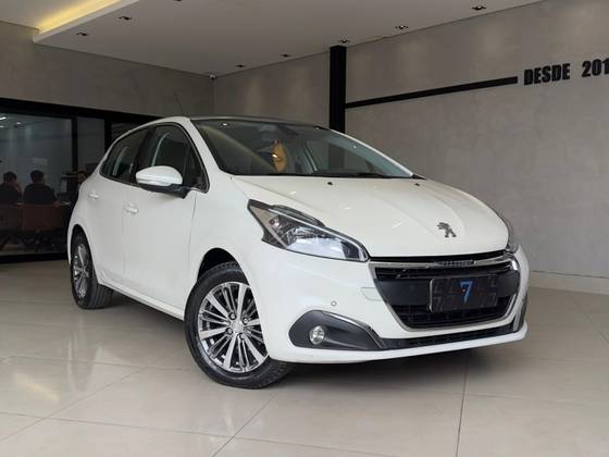 PEUGEOT 208 1.6 GRIFFE 16V FLEX 4P AUTOMÁTICO PEUGEOT 208 1.6 GRIFFE 16V FLEX 4P AUTOMÁTICO